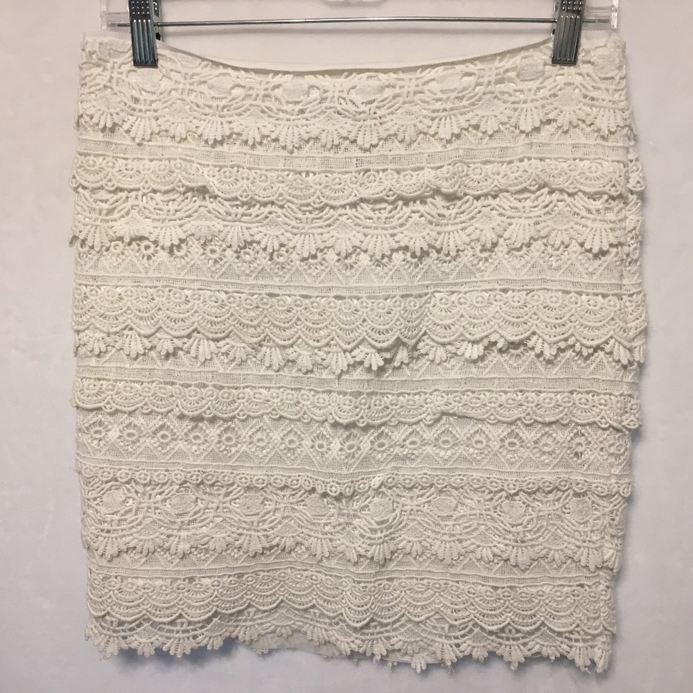 WHBM Size 2 White Crochet Lace Pencil Skirt
